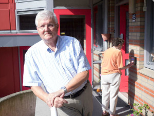 AOVZ voorzitter op galerij bij deuropener